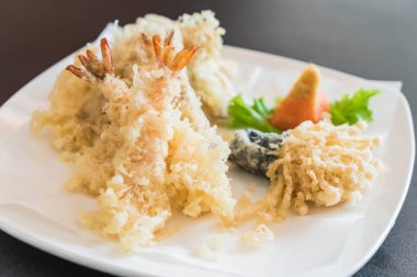 kızarmış karides (tempura)