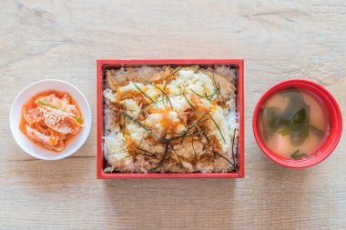 karides tempura kutusunu küme 