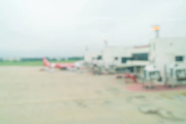 Unschärfe des Flugzeugs am Flughafen-Gate — Stockfoto