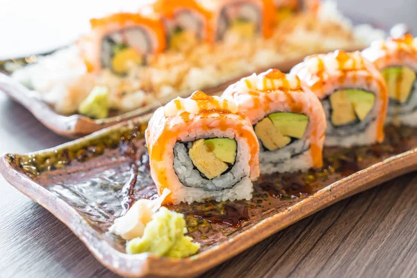 Izgara somon suşi roll