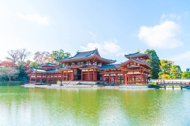 Güzel mimari Byodo içinde Kyoto tapınakta.