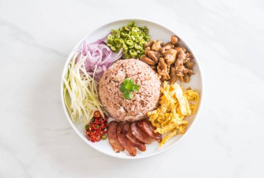 Pirinç ve karides ezmesi.