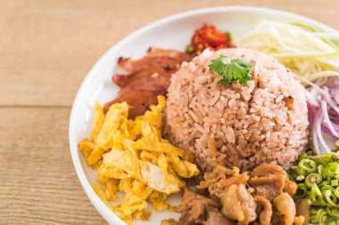 Pirinç ve karides ezmesi.