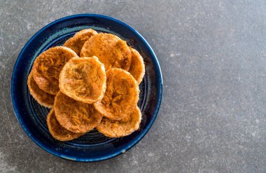 kurutulmuş rendelenmiş domuz etinin pirinç kraker