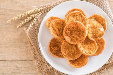 kurutulmuş rendelenmiş domuz etinin pirinç kraker