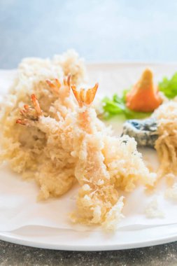 kızarmış karides (tempura)