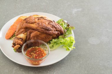 Gevrek domuz knuckle veya Alman domuz Hocks