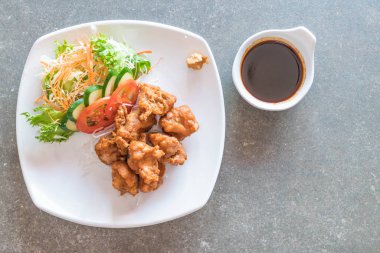 kızarmış piliç tonkatsu sos ile