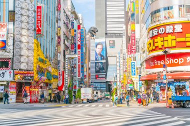Tokyo, Japonya - 2016 Kasım 17: Shinjuku Tokyo'nın busine biridir