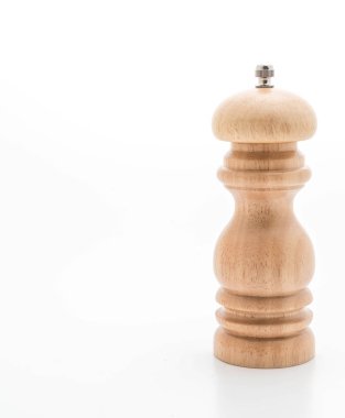 beyaz üzerine karabiber değirmeni