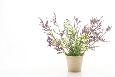 Cam vazo içinde sunulan Statice ve caspia çiçek