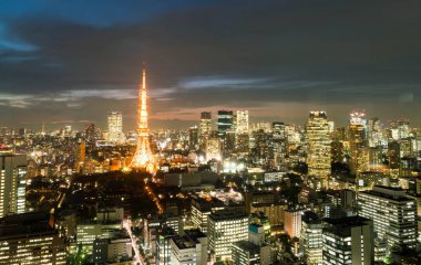 Tokyo şehir manzarası alacakaranlıkta