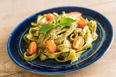 ıspanak fettuccine domates ile