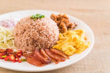 Pirinç ve karides ezmesi.