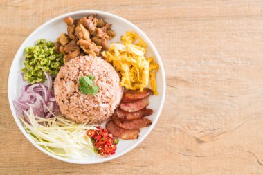 Pirinç ve karides ezmesi.