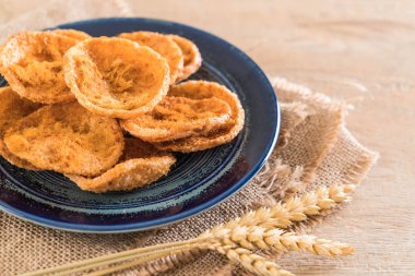 kurutulmuş rendelenmiş domuz etinin pirinç kraker