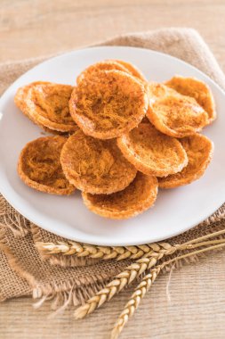 kurutulmuş rendelenmiş domuz etinin pirinç kraker