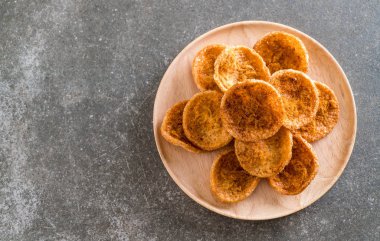 kurutulmuş rendelenmiş domuz etinin pirinç kraker