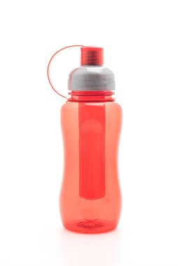 kırmızı plastik su şişesi veya kantin