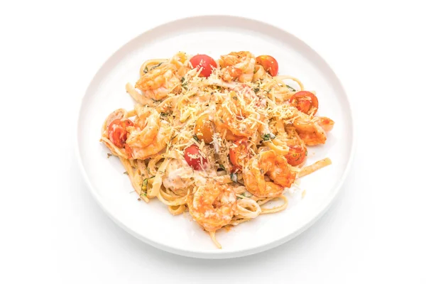 Espaguetis con gambas y tomates — Foto de Stock