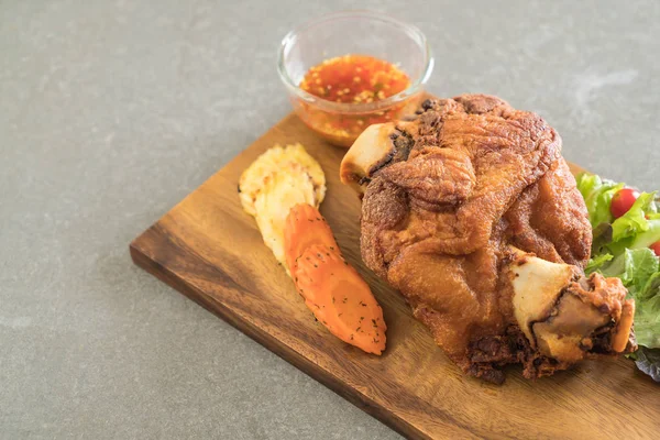 Gevrek domuz knuckle veya Alman domuz Hocks