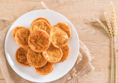 kurutulmuş rendelenmiş domuz etinin pirinç kraker