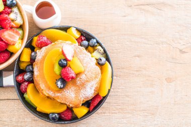 mix meyve ile gözleme