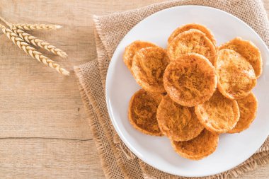 kurutulmuş rendelenmiş domuz etinin pirinç kraker