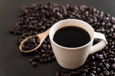 Kahve fincanı ve fasulye