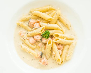 Penne carbonara makarna somon ile