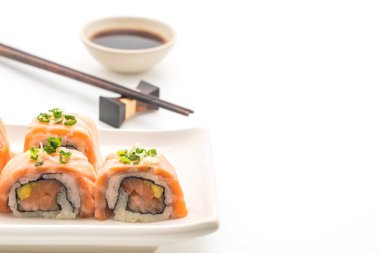 ızgara somon suşi roll - Japon gıda tarzı