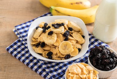 muz, Kuru üzüm ve süt ile tahıl 