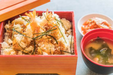 karides tempura kutusunu küme 