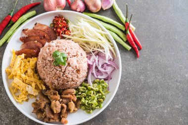 Pirinç ve karides ezmesi.