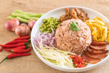 Pirinç ve karides ezmesi.