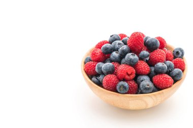 taze yaban mersini ve rasberry beyaz