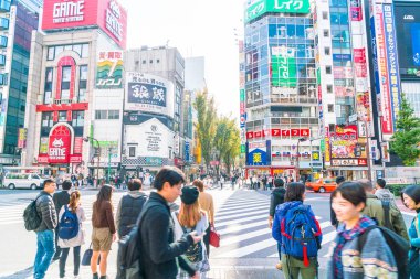 Tokyo, Japonya - 2016 Kasım 17: Shinjuku Tokyo'nın busine biridir