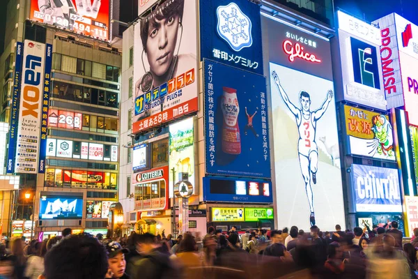Osaka, Japán - Nov 19 2016: Csoport az emberek gyalog, hogy ka — Stock Fotó