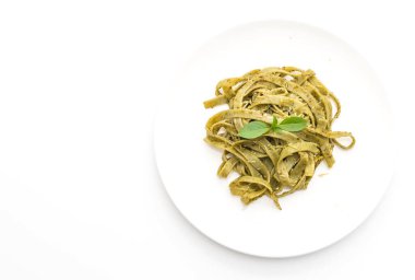 ıspanak fettuccine plaka üzerinde