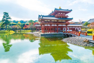Güzel mimari Byodo içinde Kyoto tapınakta.