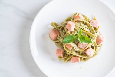 ıspanak fettuccine somon ile