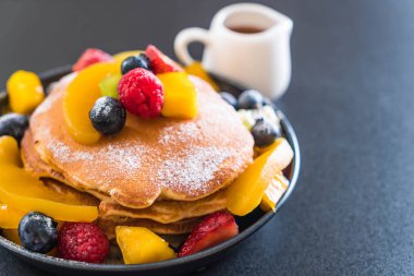 mix meyve ile gözleme