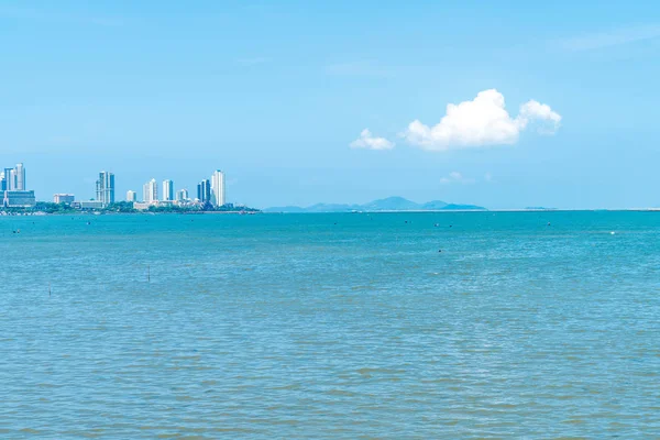 Strand i det nordlige Pattaya, Thailand - Stock-foto