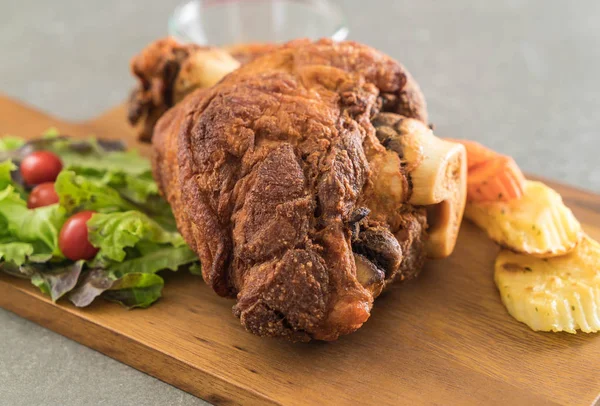 Gevrek domuz knuckle veya Alman domuz Hocks