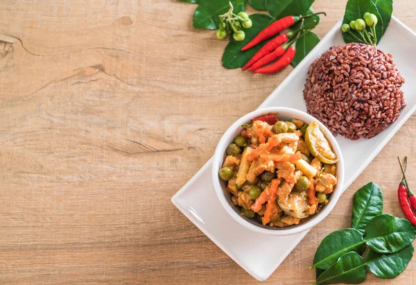 Domuz eti ve berry pirinç Panaeng köri