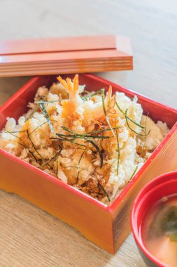 karides tempura kutusunu küme 