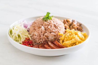 Pirinç ve karides ezmesi.