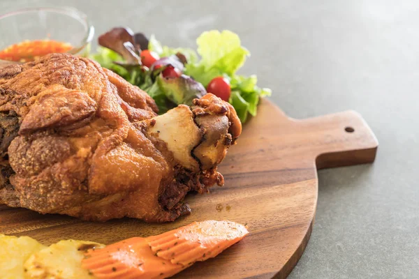 Gevrek domuz knuckle veya Alman domuz Hocks