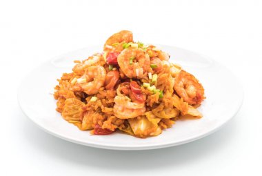 Kore baharatlı sos ve karides kızarmış pilav