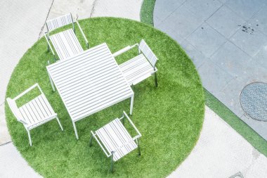 boş açık veranda sandalye